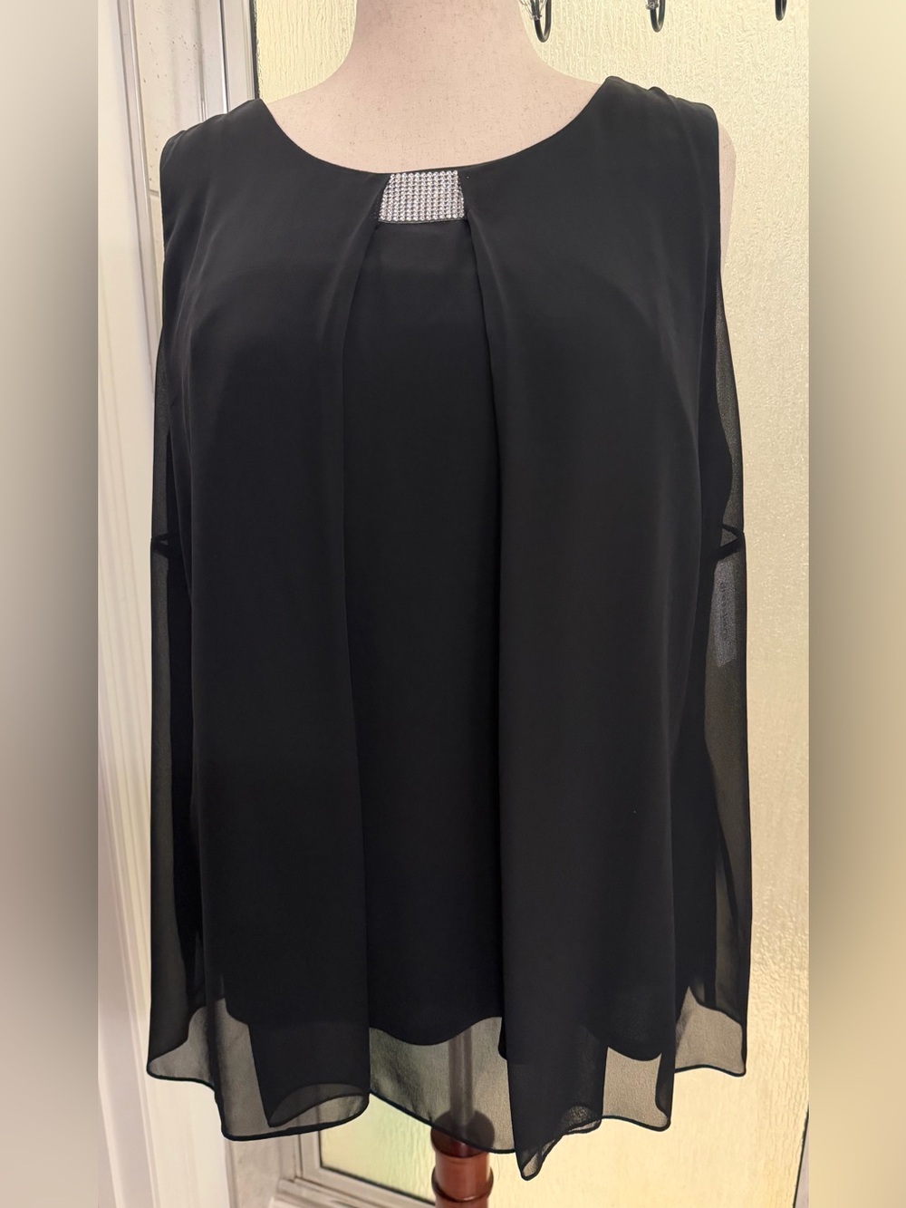 NWT Dressbarn Black Tiered Chiffon Rhinestone Neck Blouse Top Plus Size 3X $28